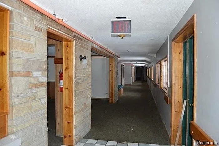 Twin Pines Motel and Apartments (Aloha Motel) - Real Estate Listing (newer photo)